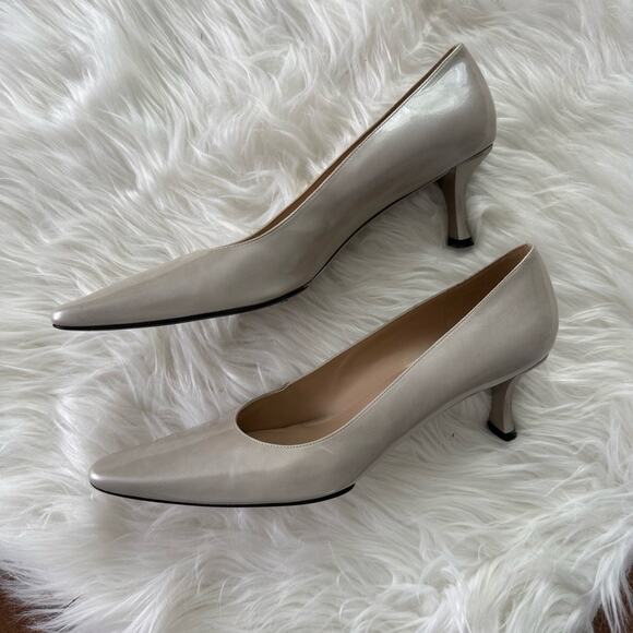 Stuart Weitzman | Womens Metallic Pointed Toe Kitten Heel Pump Pearl Wedding 8.5 - Picture 4 of 8